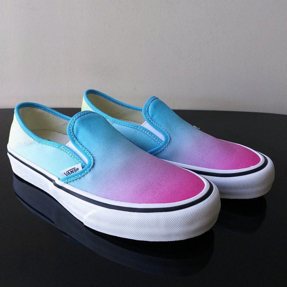 Vans Women's Slip-On Sf ULTRACUSH Canvas Sneaker